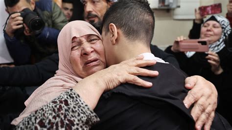 İsrail hapishanelerindeki 30 Filistinli çocuk ve kadın serbest bırakıldı